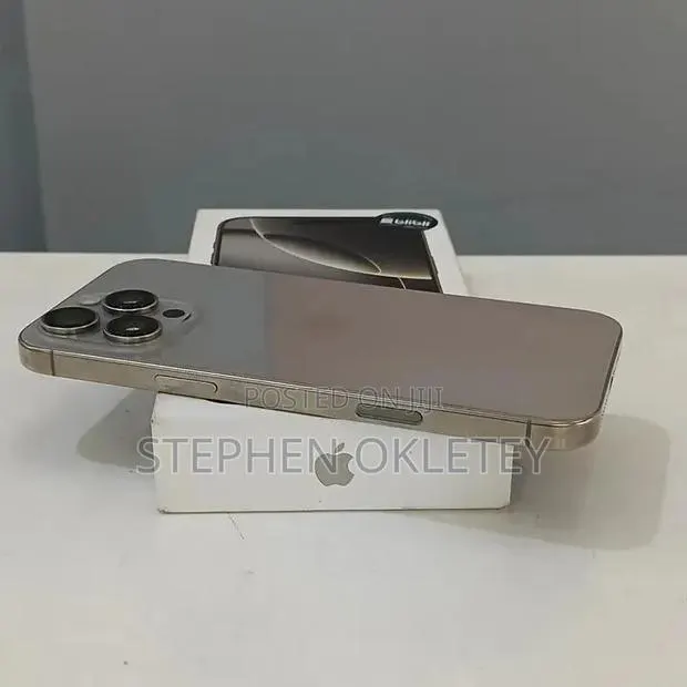 New Apple iPhone 15 Pro Max 256 GB Silver · Photo 1