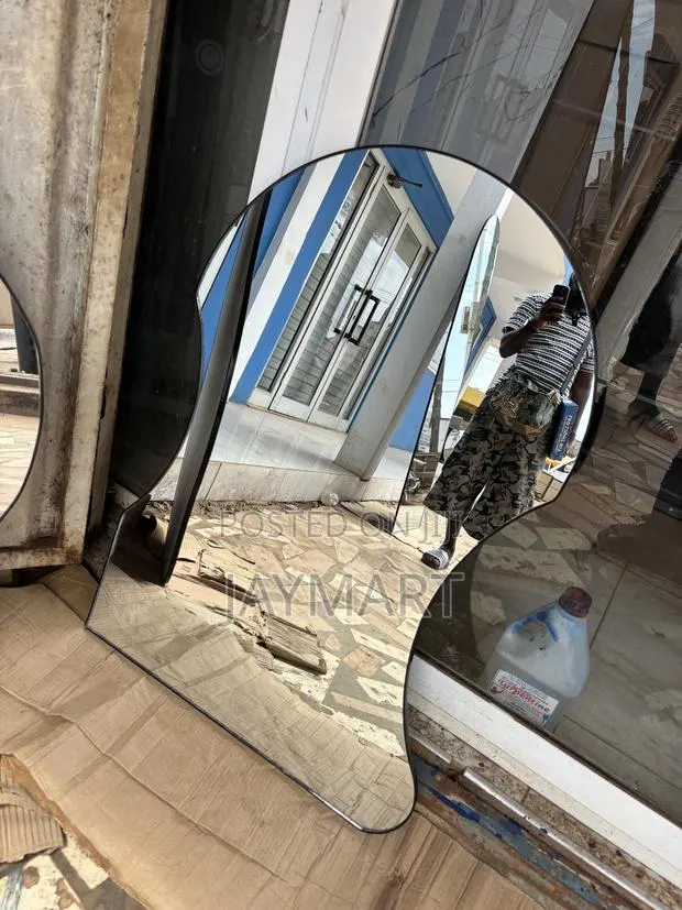 Dressing Mirror · Photo 1
