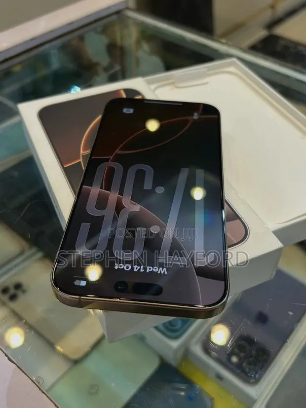 Apple iPhone 16 Pro Max 512 GB Gold · Photo 1