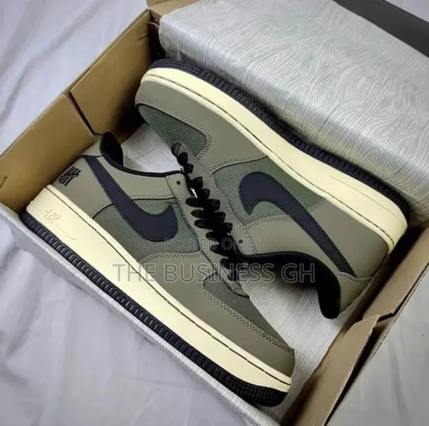 Nike Adidas Sneakers · Photo 1