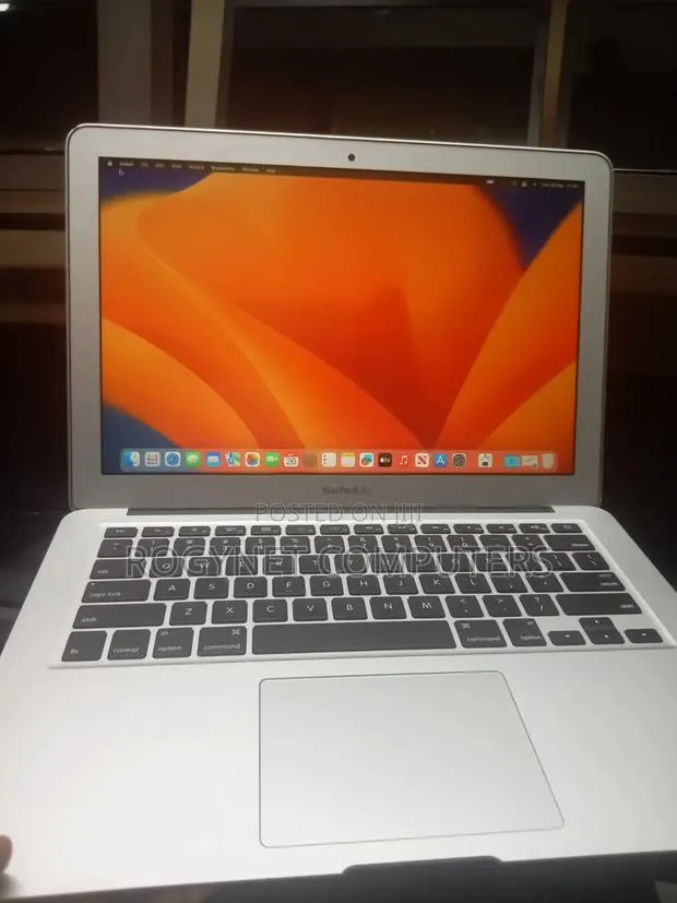 Laptop Apple MacBook Air 2015 4GB Intel Core i5 SSD 256GB · Photo 1