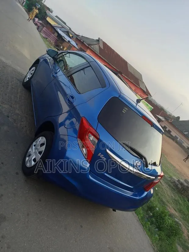 Toyota Vitz 1.3 AWD 5dr 2015 Blue