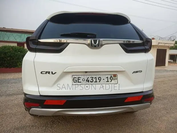 Honda CR-V 2017 White · Photo 1
