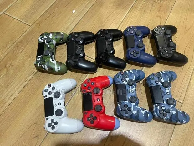 Play Station 4 Home Used Original Controllers (Cash on Delivery) · Photo 1