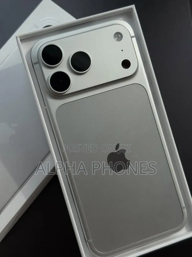 Apple iPhone 17 Pro Max 512 GB Silver · Photo 1