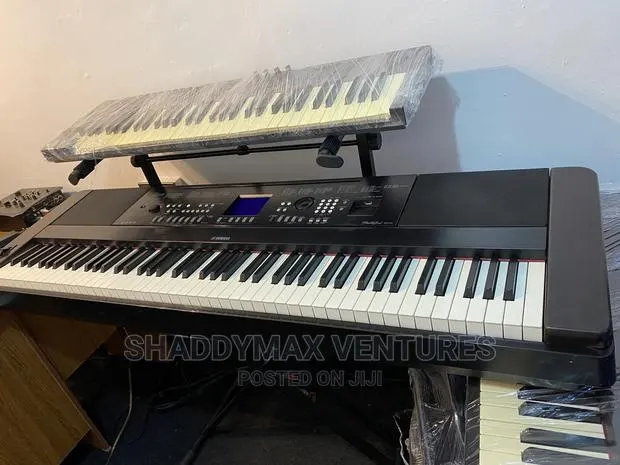 Yamaha DGX 650 Portable Grand Piano/Keyboard · Photo 1
