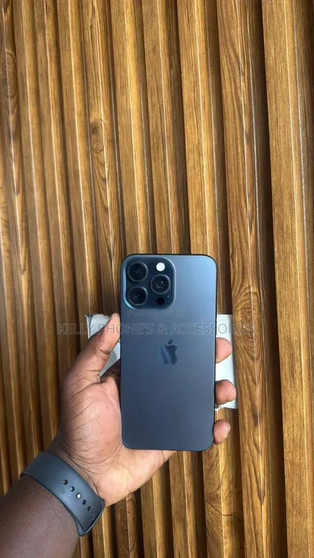 Apple iPhone 15 Pro Max 256 GB Black · Photo 1