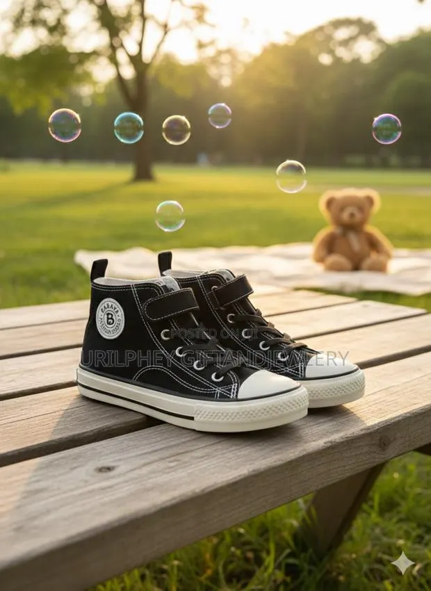 Classic Toddler Black White High-Tops Canvas Kid Sneakers With Easy · Photo 1