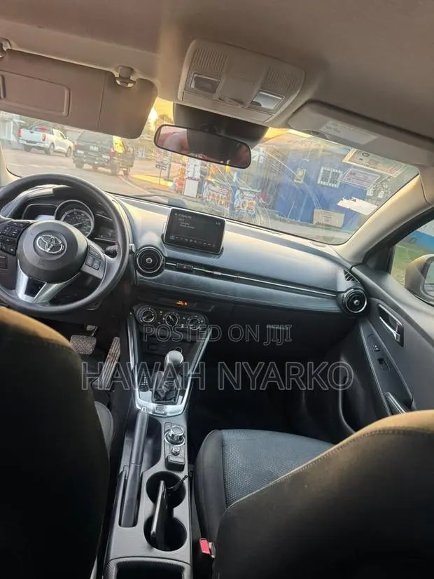 Toyota Yaris 2018 Red · Photo 1