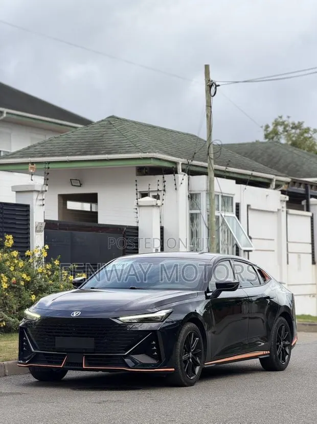 Changan UNI-V 2.0 Petrol FWD 2023 Black · Photo 1