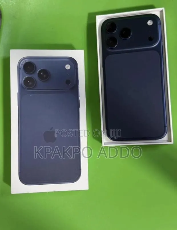 Apple iPhone 17 Pro Max 256 GB Blue · Photo 1