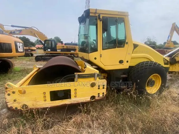 Bomag Bw211-D40 Single Drum Compactor. · Photo 1