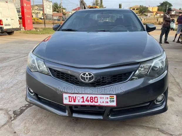 Toyota Camry SE 4dr Sedan (2.5L 4cyl 6A) 2014 Black · Photo 1