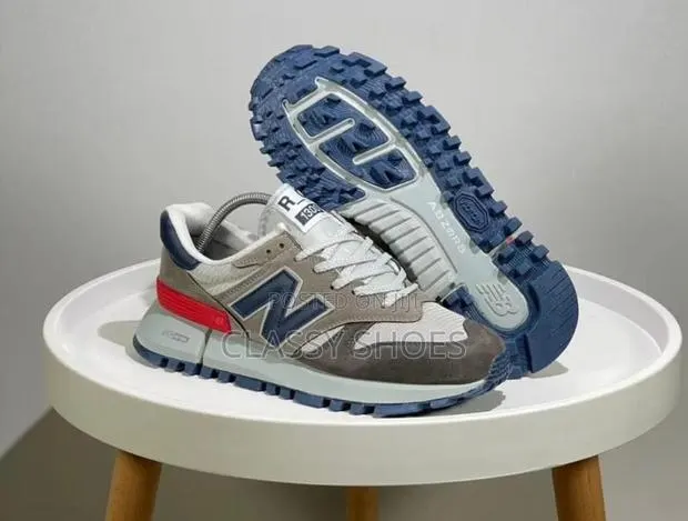 New Balance 1,300 · Photo 1