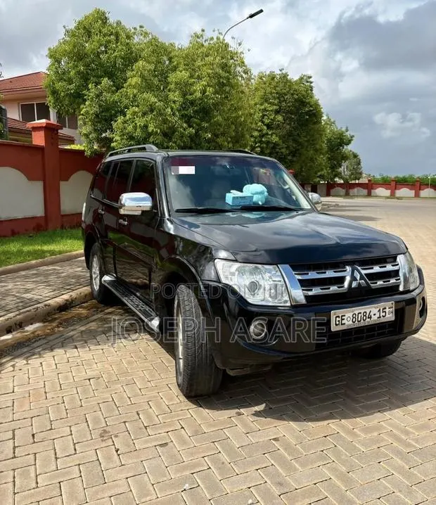 Mitsubishi Pajero 2016 Black · Photo 1