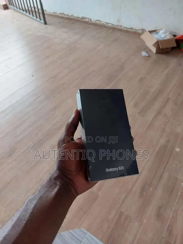 New Samsung Galaxy S23 128 GB Black · Photo 1