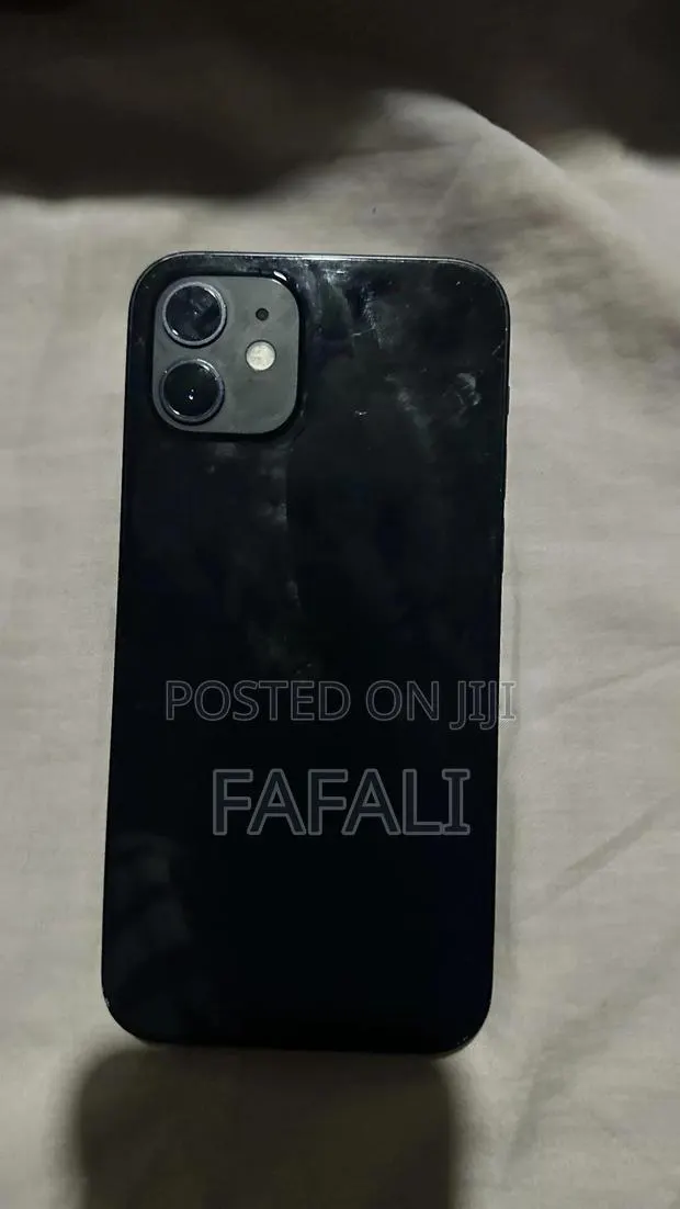 Apple iPhone 12 64 GB Black · Photo 1