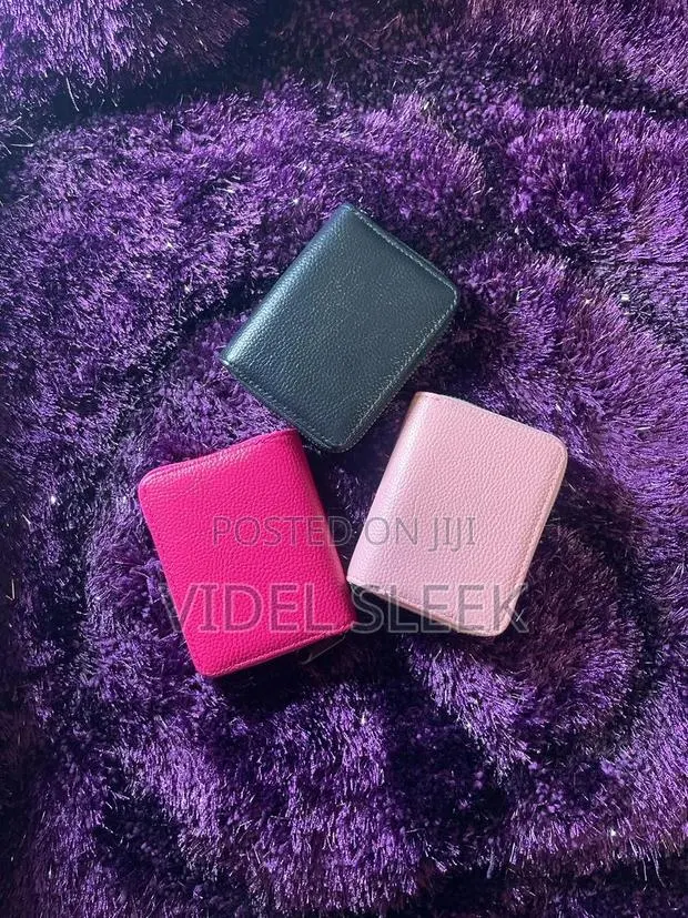 Card Holder · Photo 1
