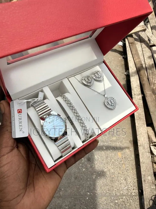 Latest Curren Silver Watch Set for Women · Photo 1