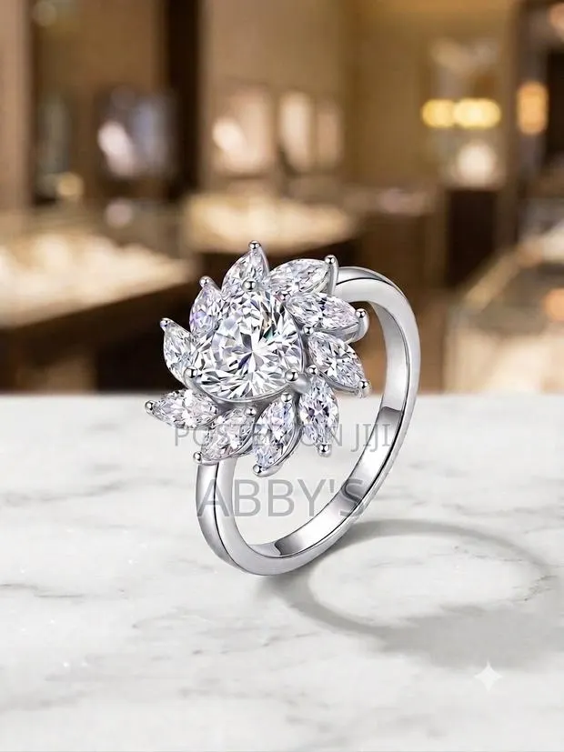 Radiant Empress Heart Promise/Engagement Ring · Photo 1