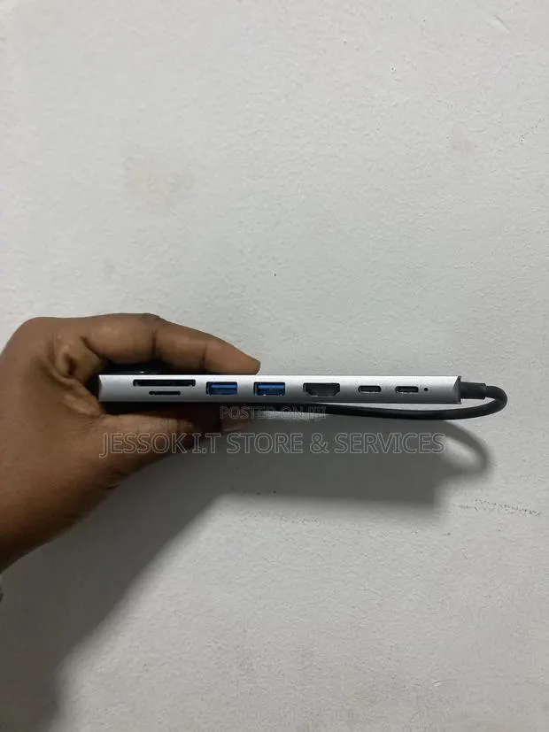 Type-C Adapter 8 in 1. · Photo 1