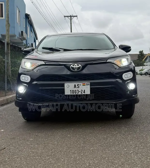 Toyota RAV4 2017 Black · Photo 1