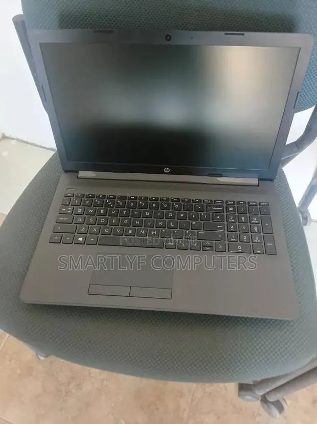 Laptop HP 255 4GB SSD 128GB · Photo 1