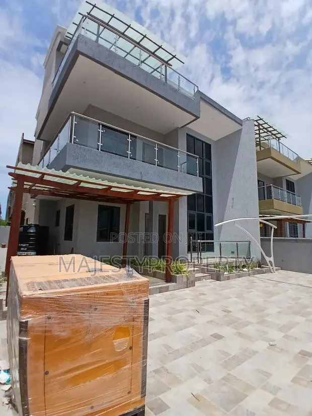 5bdrm Duplex in Costa, Coca Cola for sale · Photo 1