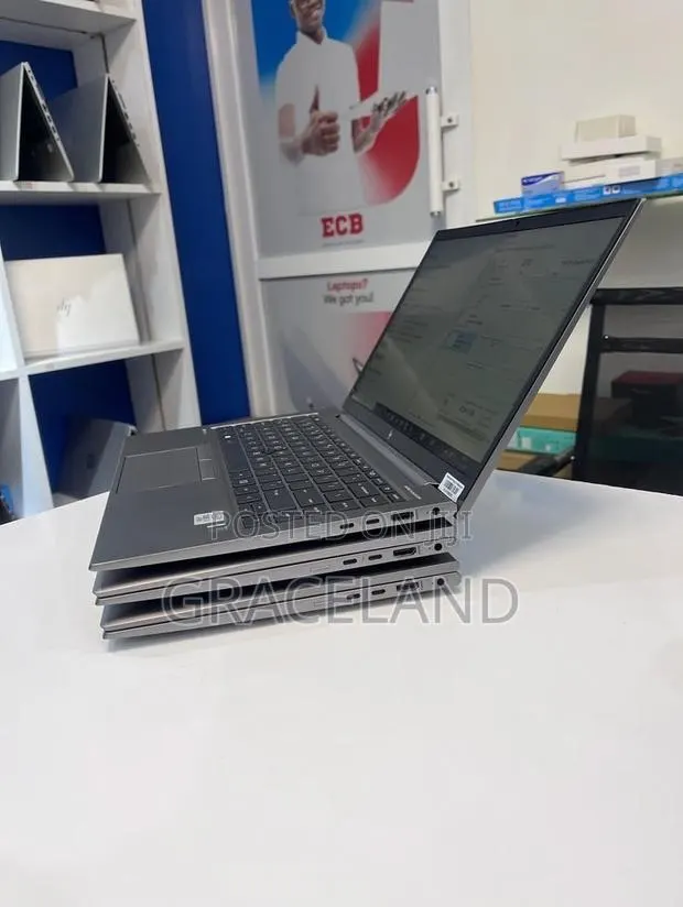 Laptop HP ZBook Firefly 14 G7 32GB Intel Core i7 SSD 512GB · Photo 2
