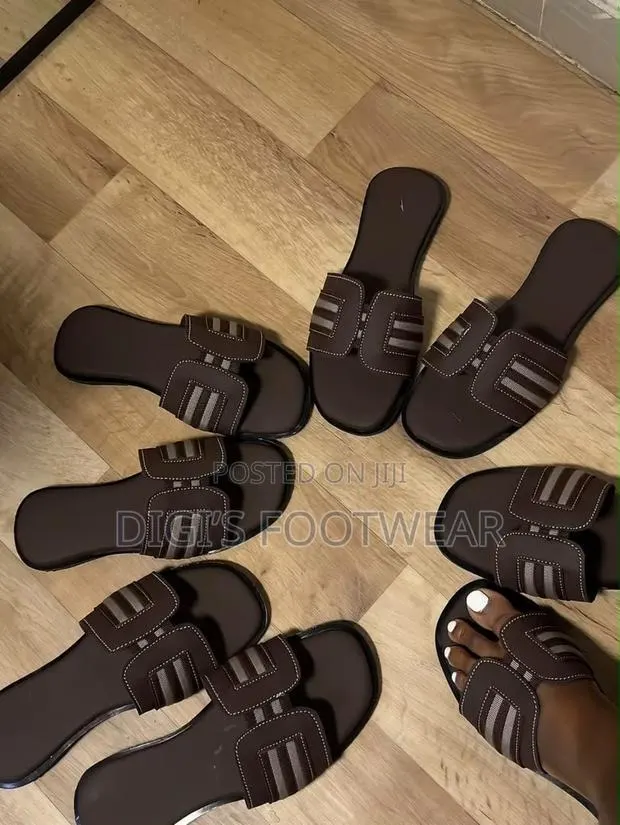 Chocolate Brown Aseda Female Slippers · Photo 1