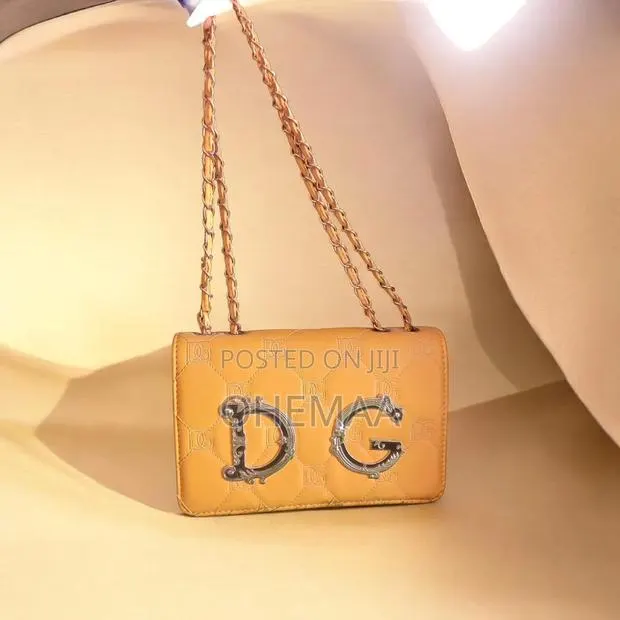 Ladies Yellow Dg Bag · Photo 1