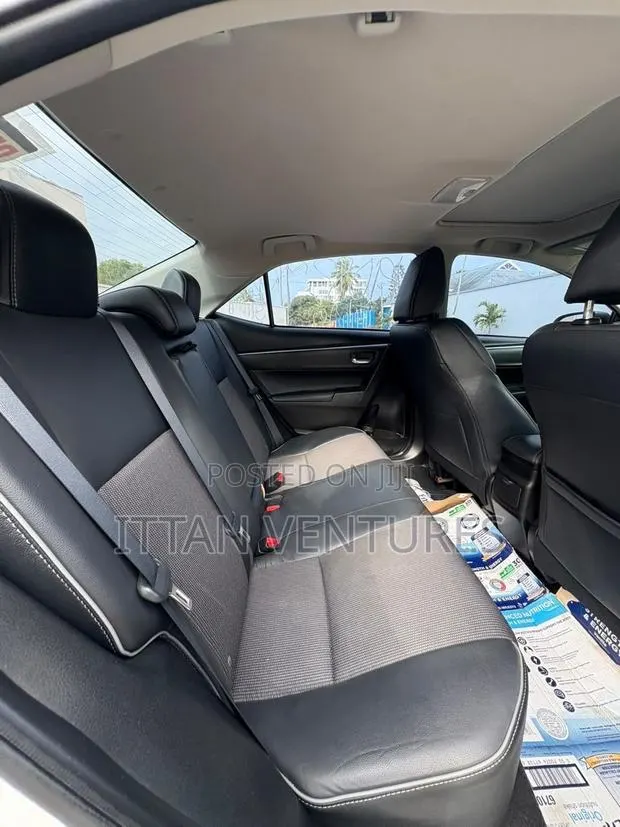 Toyota Corolla S 4dr Sedan (1.8L 4cyl CVT) 2016 White · Photo 1