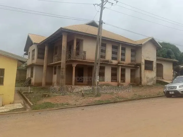 7bdrm House in Ampayoo, Kumasi Metropolitan for sale · Photo 1