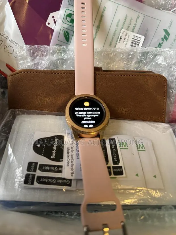 Samsung Galaxy Watch4 Classic Rose Gold · Photo 1