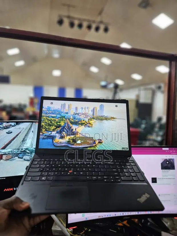 Laptop Lenovo ThinkPad E15 16GB Intel Core i7 SSD 256GB · Photo 1