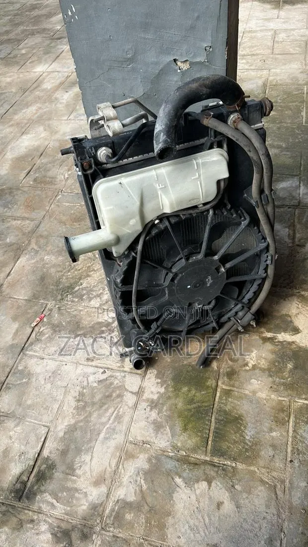 Hyndai Elantra 2012-2013 Radiator Tank With Condenser · Photo 1