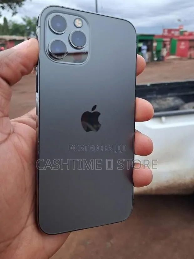 Apple iPhone 12 Pro 128 GB Black · Photo 1