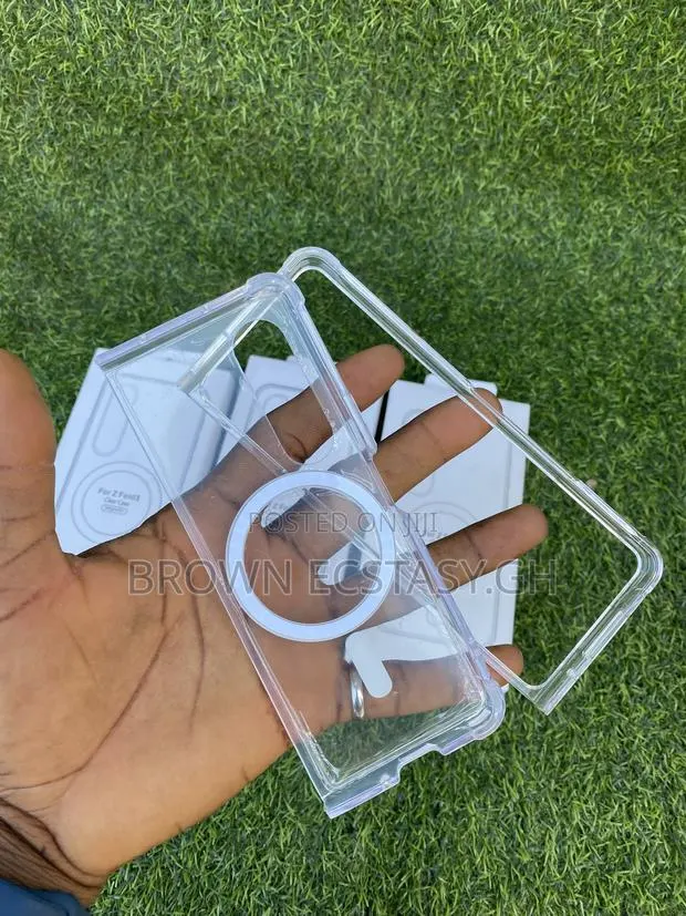 Galaxy Z Fold 3/4/5/6/7/8 Ultra Transparent Case · Photo 6