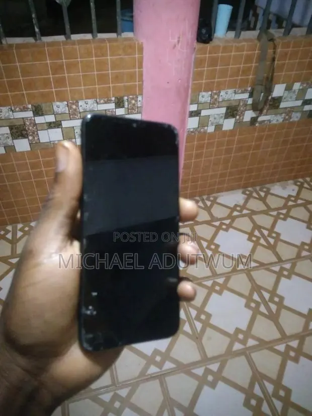 Samsung Galaxy A20e 32 GB Black · Photo 1