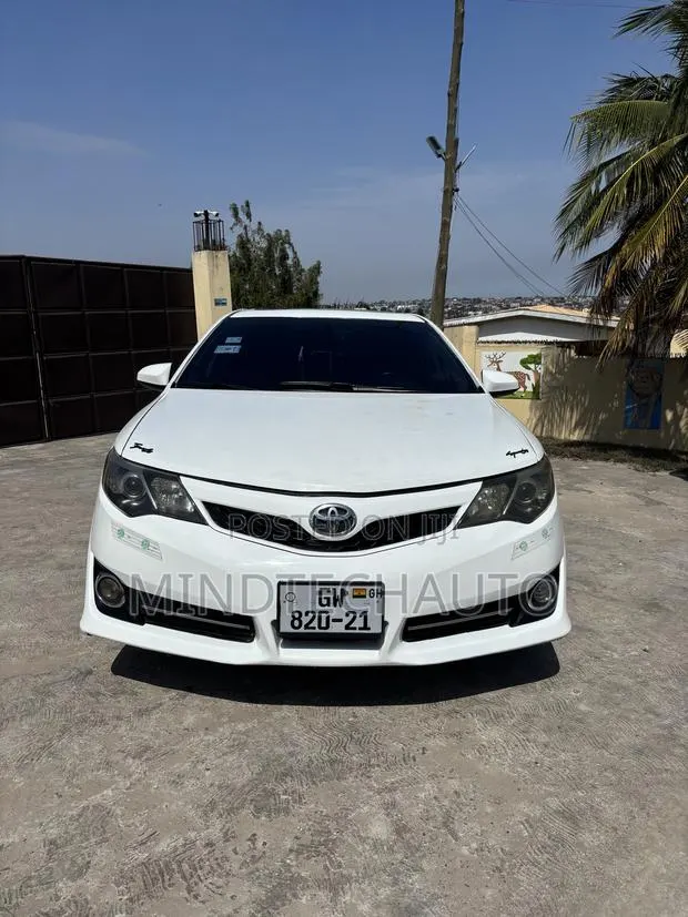 Toyota Camry SE Sport 4dr Sedan w/Prod. End 11/13 (2.5L 4cyl 6A) 2014