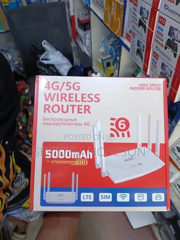 4g/5g Wireless Router (Model WR900 / Generic LTE CPE). · Photo 1