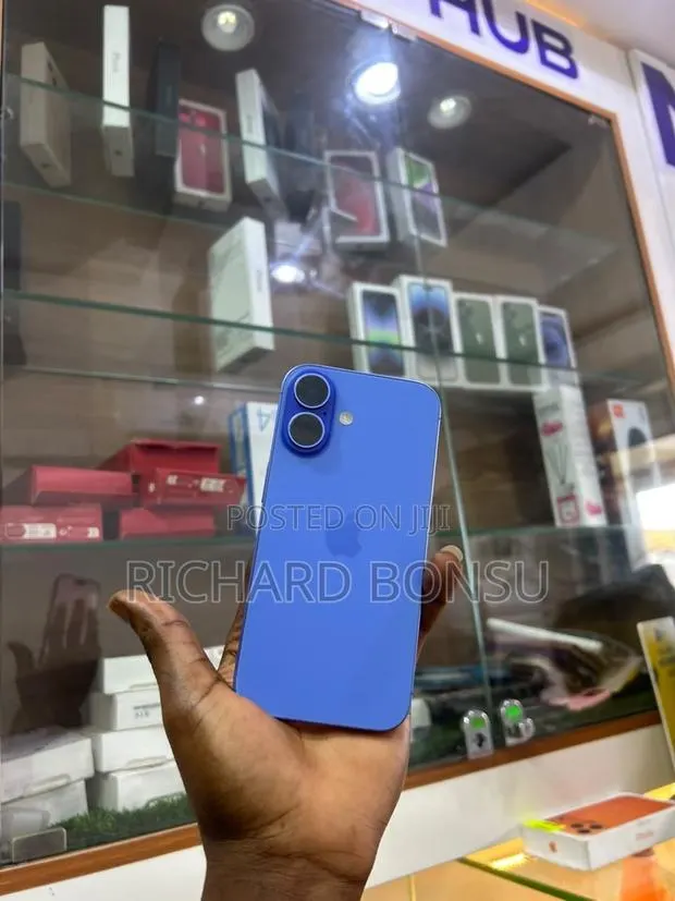 New Apple iPhone 16 128 GB Blue · Photo 1