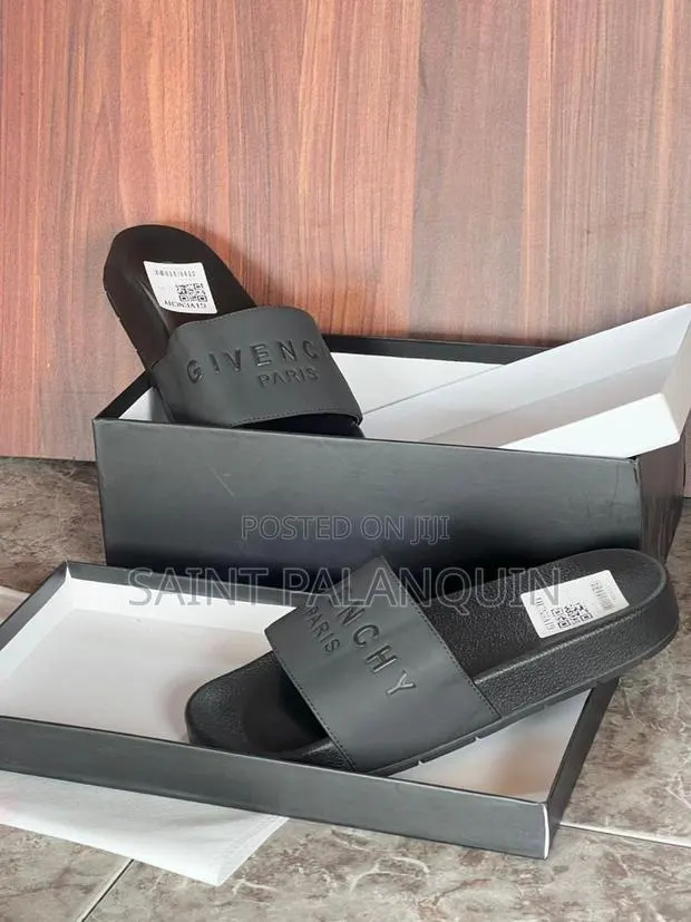 Venchy Unisex Slippers · Photo 1