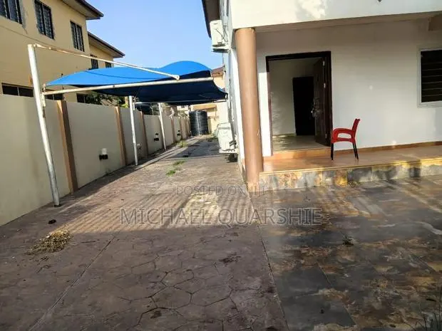 4 Bedrooms Self Compound · Photo 3