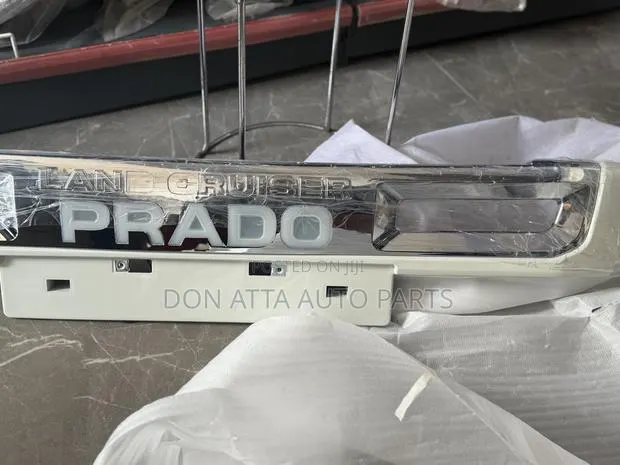 Land Cruiser Prado 2017-2018 Front Spoiler LED · Photo 1