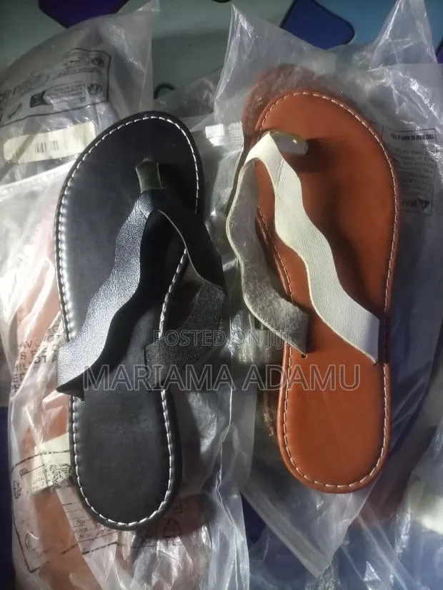 Simple Slippers · Photo 1