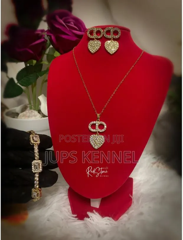 Necklace and Earrings · Photo 1