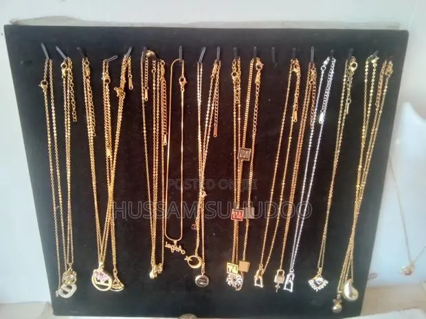 Chains or Necklaces · Photo 1