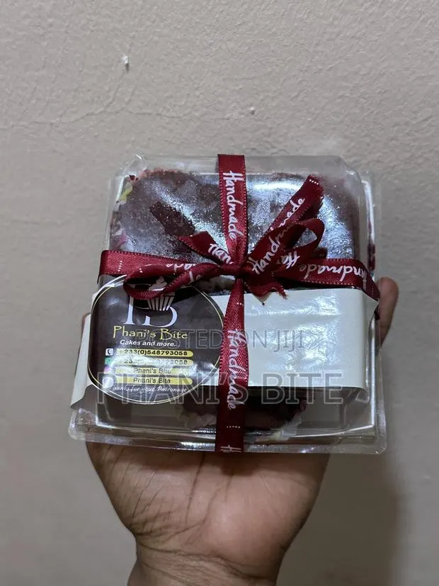 Four Cup Cake Without Frosting · Photo 1