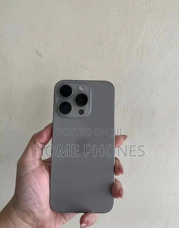 Apple iPhone 15 Pro Max 256 GB Silver · Photo 1
